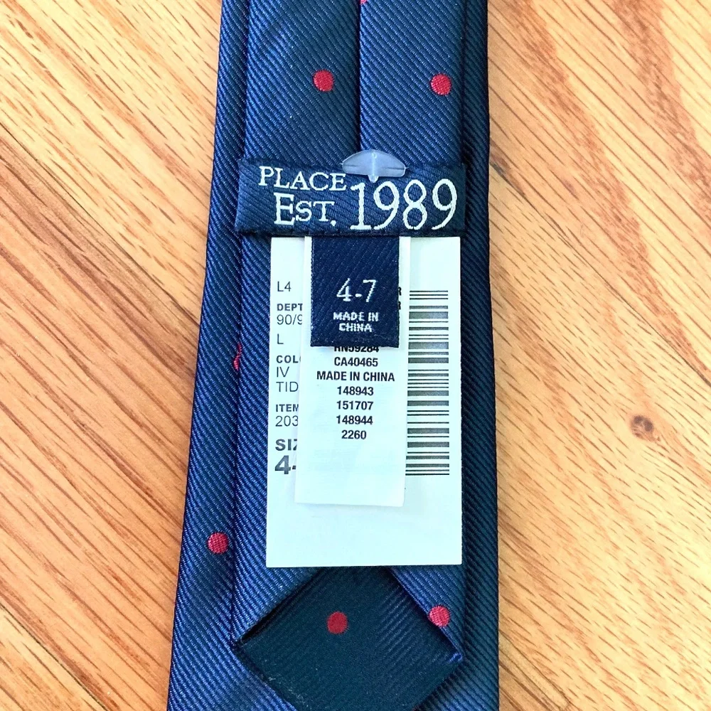 Boy’s size 4-7 NWT Children’s Place navy clip on tie with red polka dots